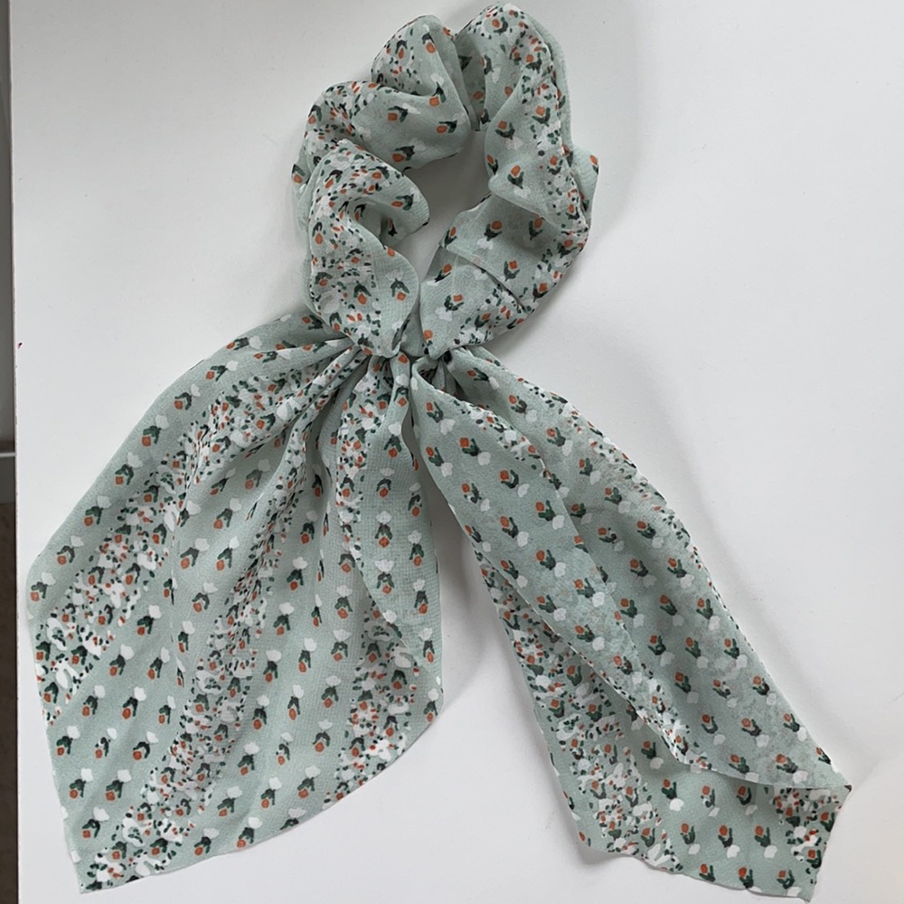 NWOT Hair Scarf Scrunchie